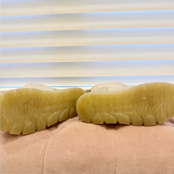 Hunter Women’s Maribel Lug Sole Insulated Waterproof Snow Bootie Natural/Tan 5 - Picture 7 of 8